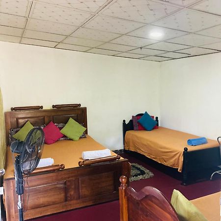 Malee Homestay ポロンナルワ エクステリア 写真