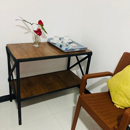 Malee Homestay ポロンナルワ エクステリア 写真