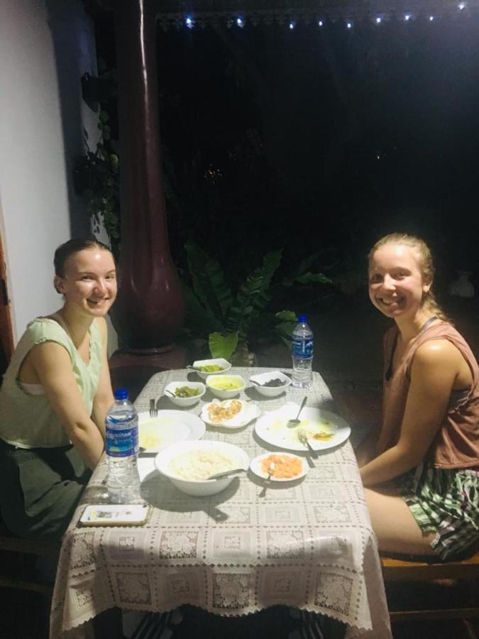 Malee Homestay ポロンナルワ エクステリア 写真