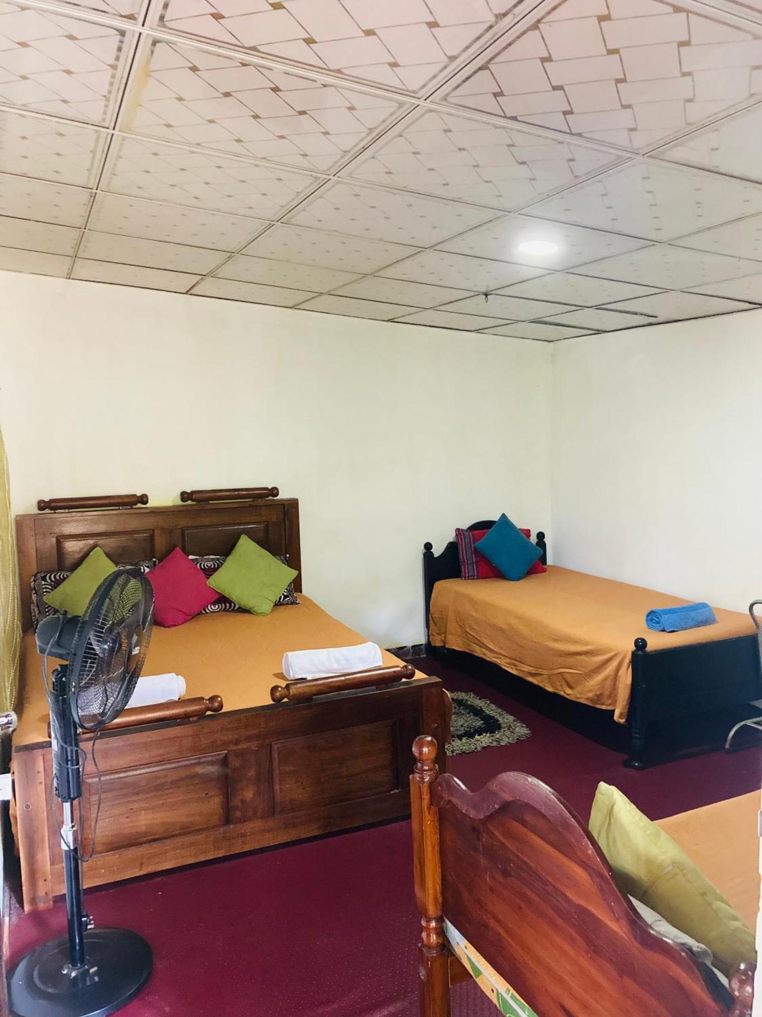 Malee Homestay ポロンナルワ エクステリア 写真