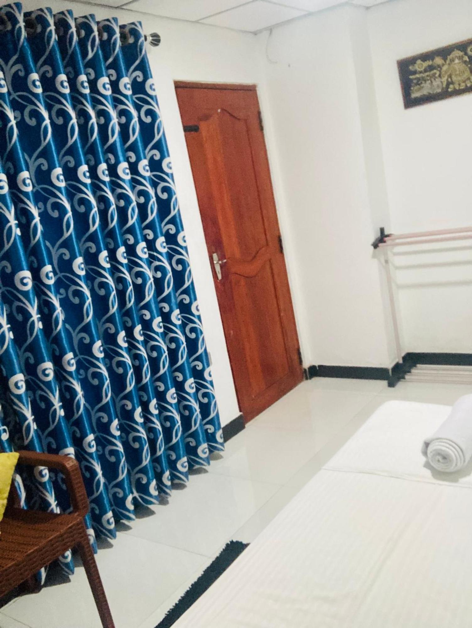Malee Homestay ポロンナルワ エクステリア 写真