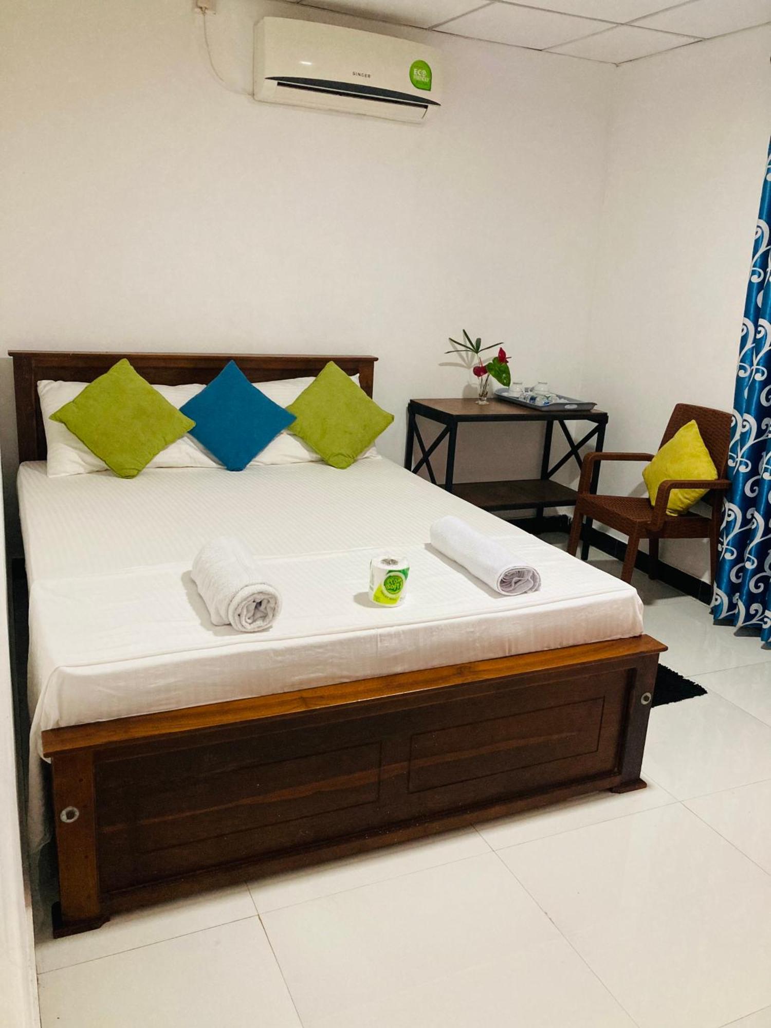 Malee Homestay ポロンナルワ エクステリア 写真