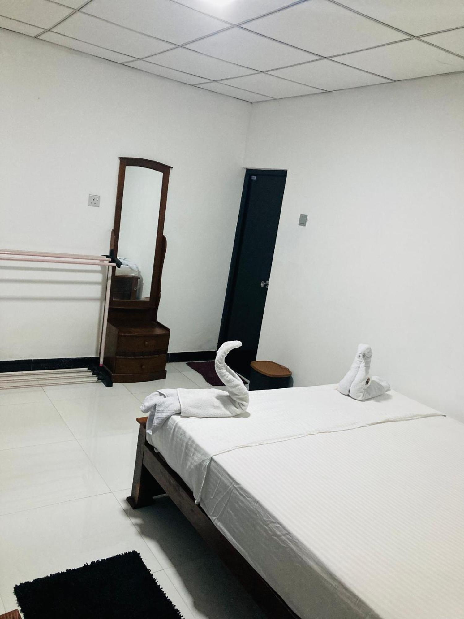 Malee Homestay ポロンナルワ エクステリア 写真