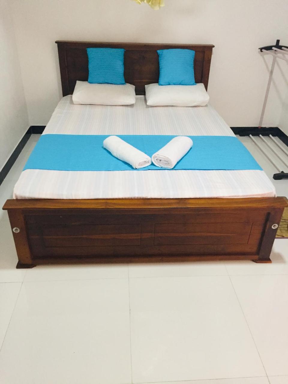 Malee Homestay ポロンナルワ エクステリア 写真