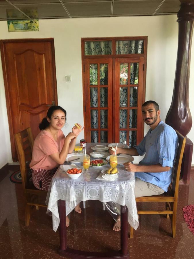 Malee Homestay ポロンナルワ エクステリア 写真