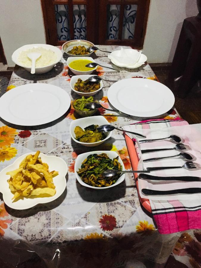 Malee Homestay ポロンナルワ エクステリア 写真