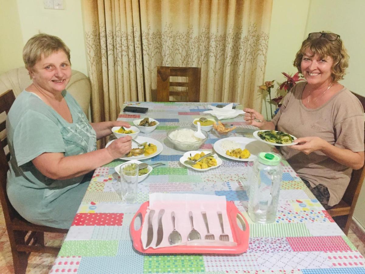 Malee Homestay ポロンナルワ エクステリア 写真